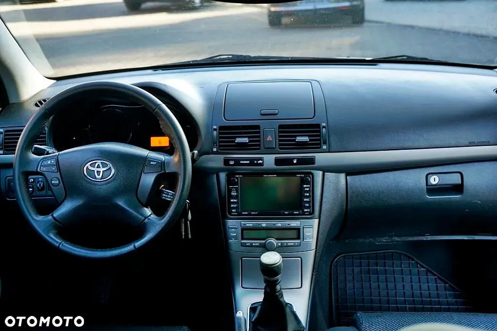 Toyota Avensis Combi 2.0 D-4D - 12
