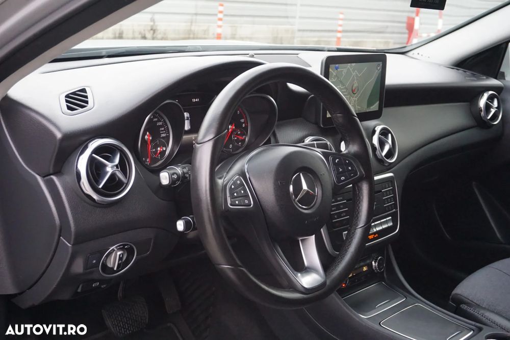 Mercedes-Benz GLA 200 d 4Matic 7G-DCT Urban - 33