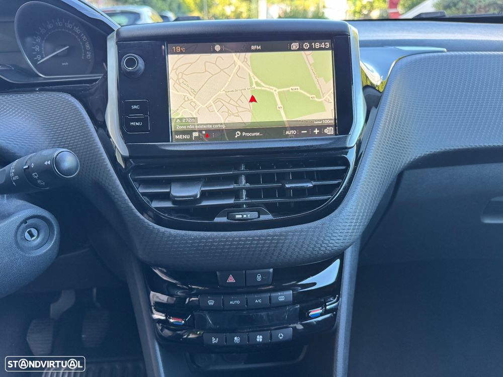 Peugeot 2008 BlueHDi 100 STOP & START Signature - 11