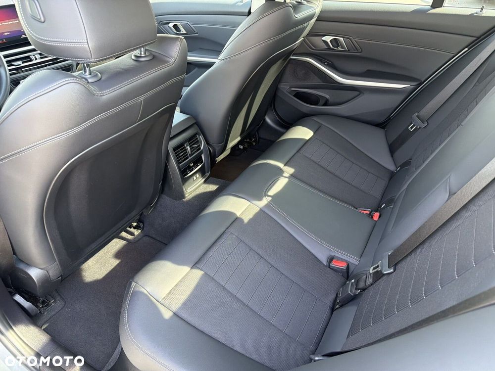 BMW Seria 3 320i - 28