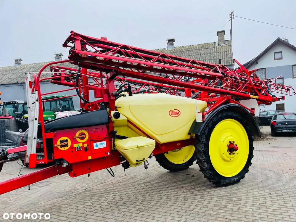 Challenger ROGATOR 618 - 1