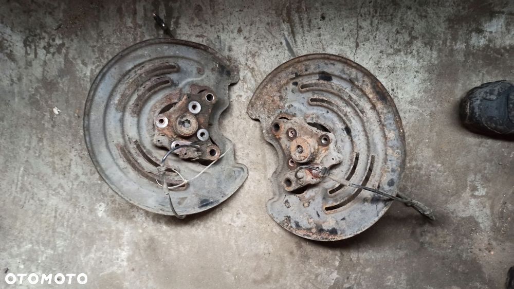 czop piasty koła tyl trafic vivaro primastar 01-14 - 2