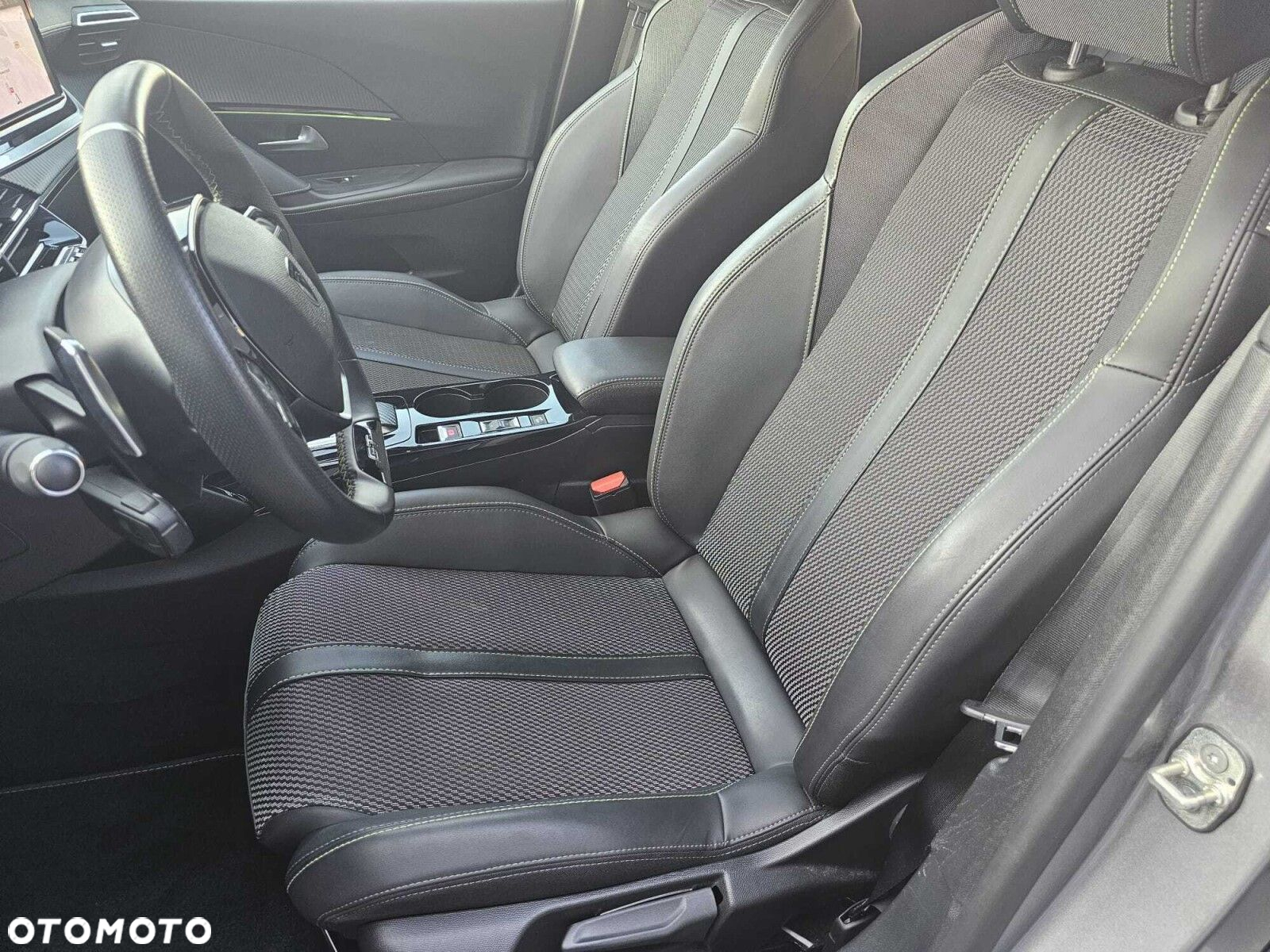 Peugeot 2008 1.2 PureTech GT S&S EAT8 - 11