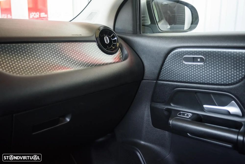 Mercedes-Benz GLA 180 d Style - 36