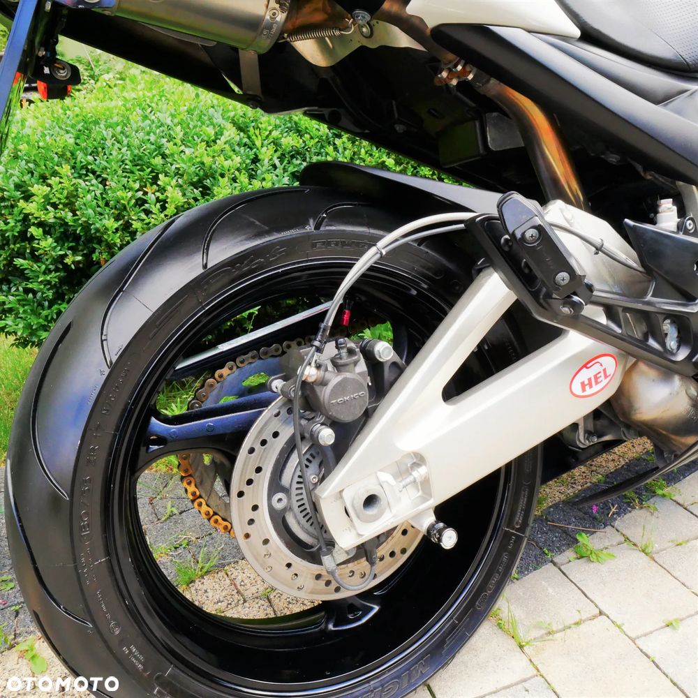 Suzuki GSR - 4