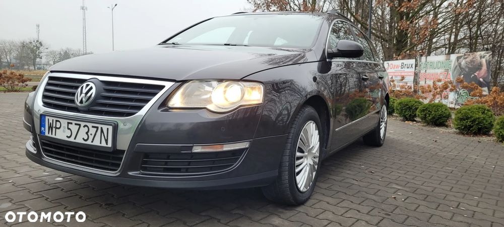 Volkswagen Passat - 1