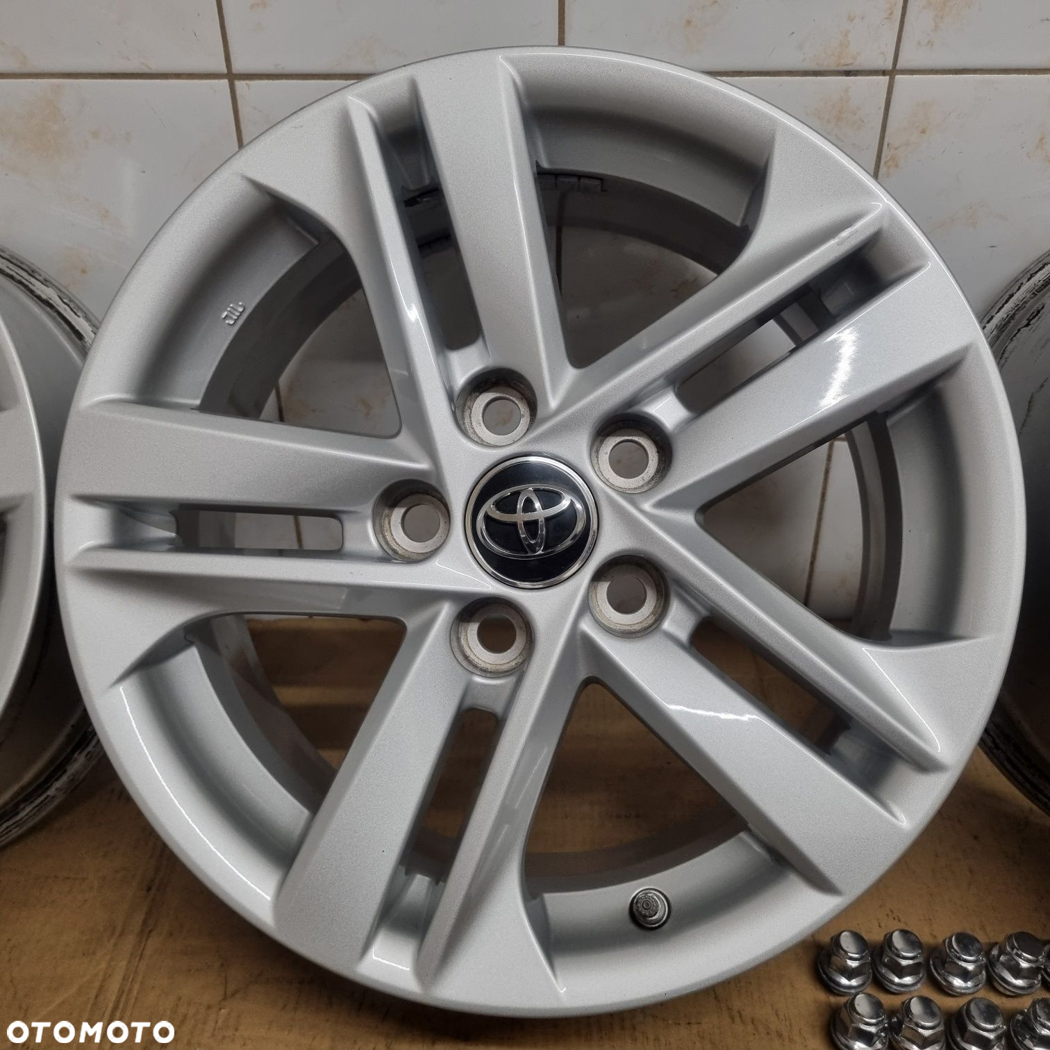 Alufelgi 16" Toyota Corolla 5x114,3 ET40 + czujniki + nakrętki - 4