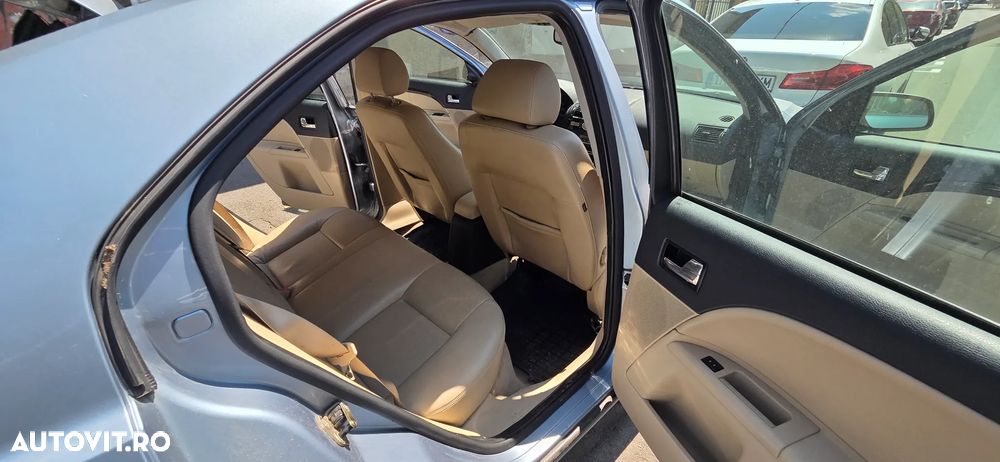 Ford Mondeo 2.5 V6 Ghia X - 16