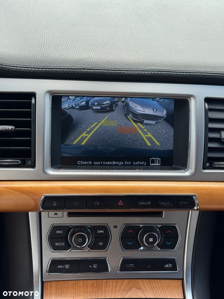 Jaguar XF 2.2 D Premium Luxury - 23