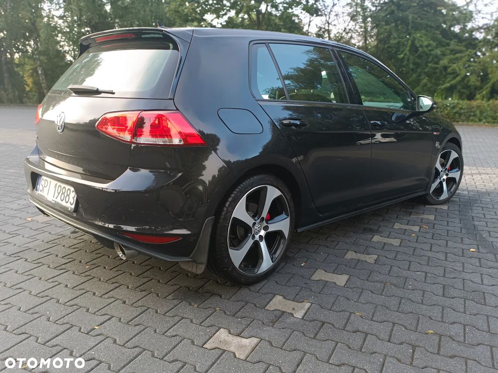 Volkswagen Golf - 5