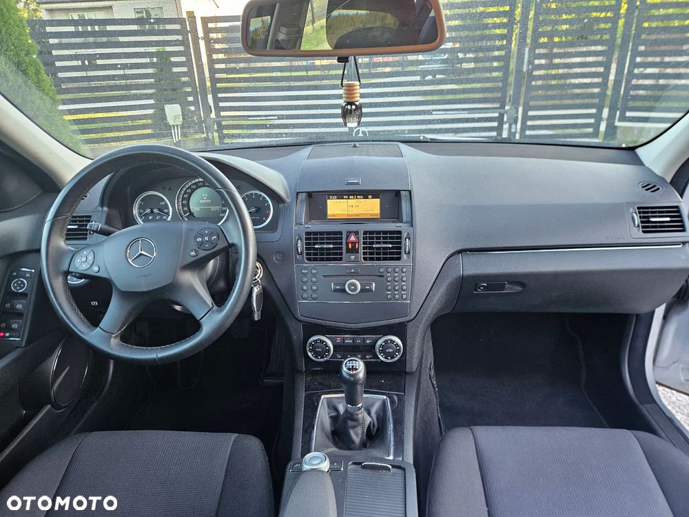 Mercedes-Benz Klasa C 180 Kompressor BlueEFFICIENCY - 25