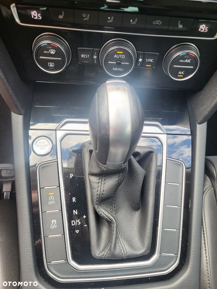 Volkswagen Passat 2.0 TDI SCR 4Mot DSG Highline - 17