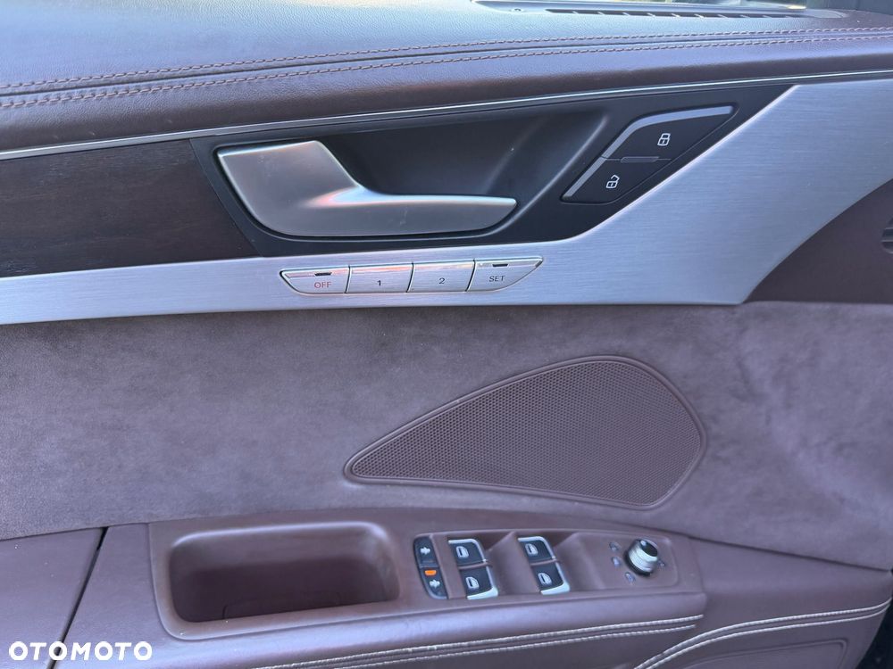 Audi S8 Plus - 28