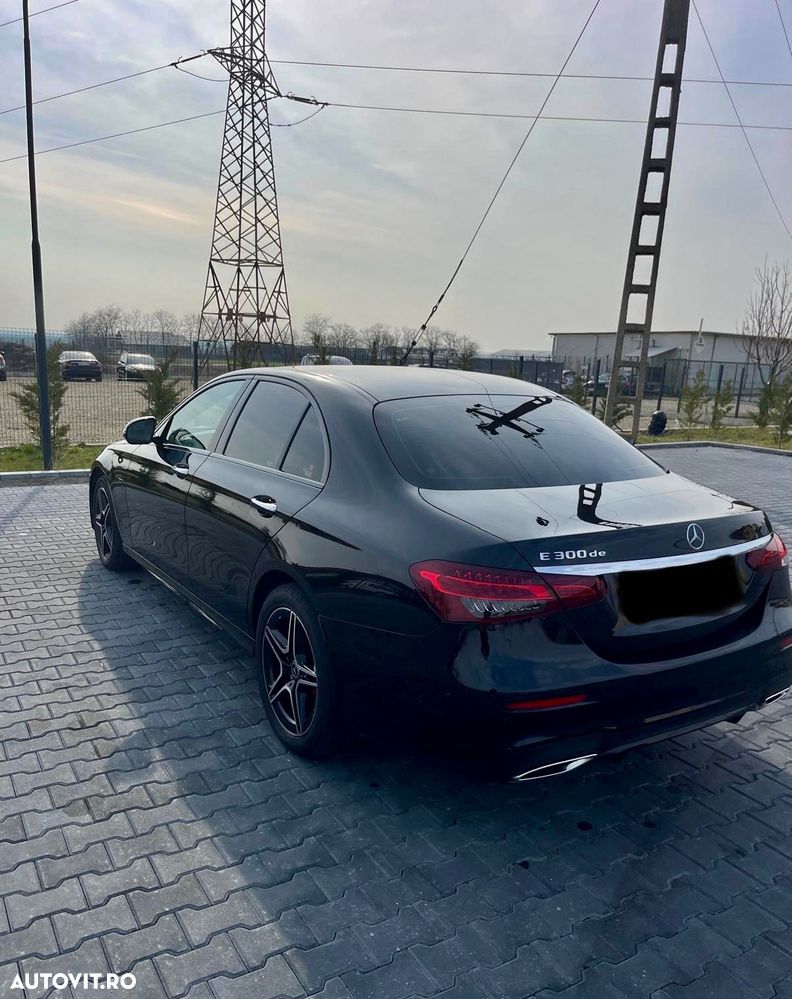 Mercedes-Benz E 300 4MATIC Aut. - 4