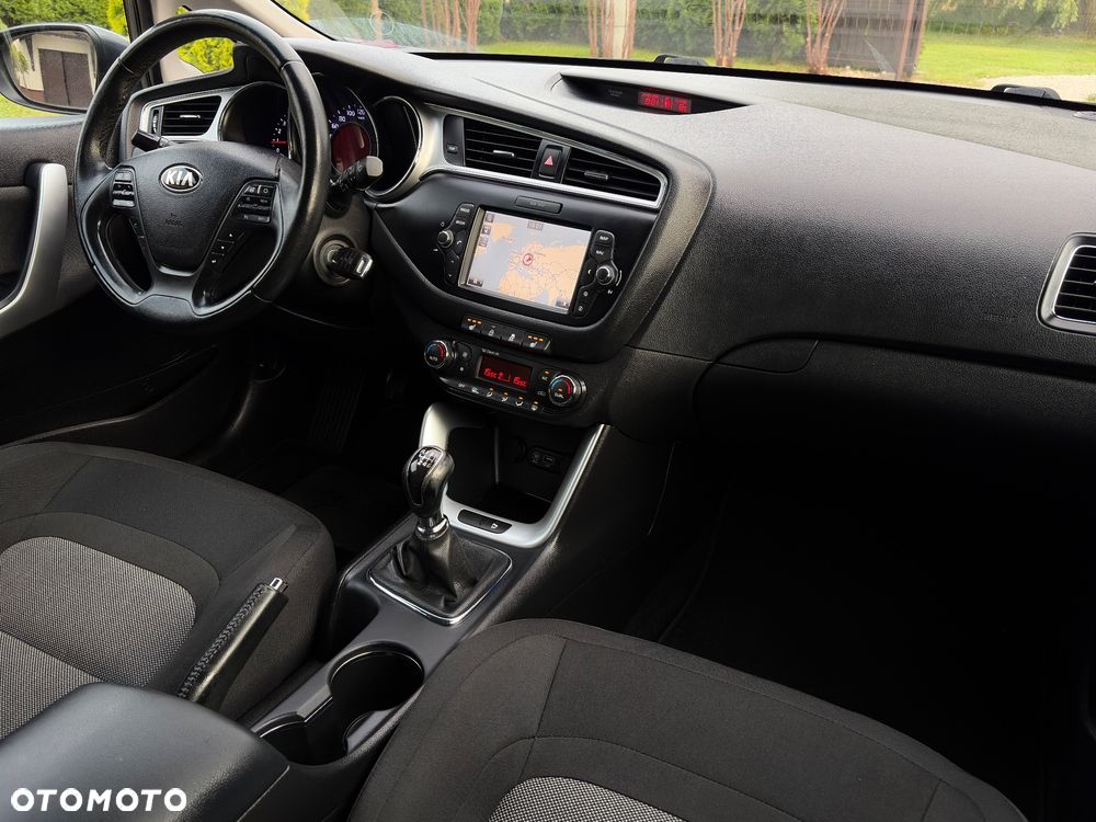 Kia Ceed 1.6 CRDi 136 ISG Platinum Edition - 28