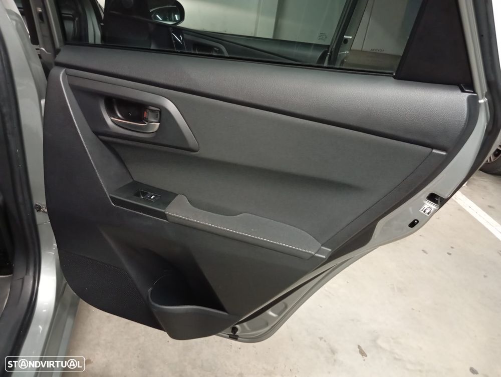 Toyota Auris 1.8 HSD Comfort +P.Sport+Navi - 27