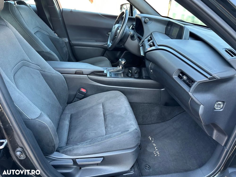 Lexus UX 250h Business Edition - 17