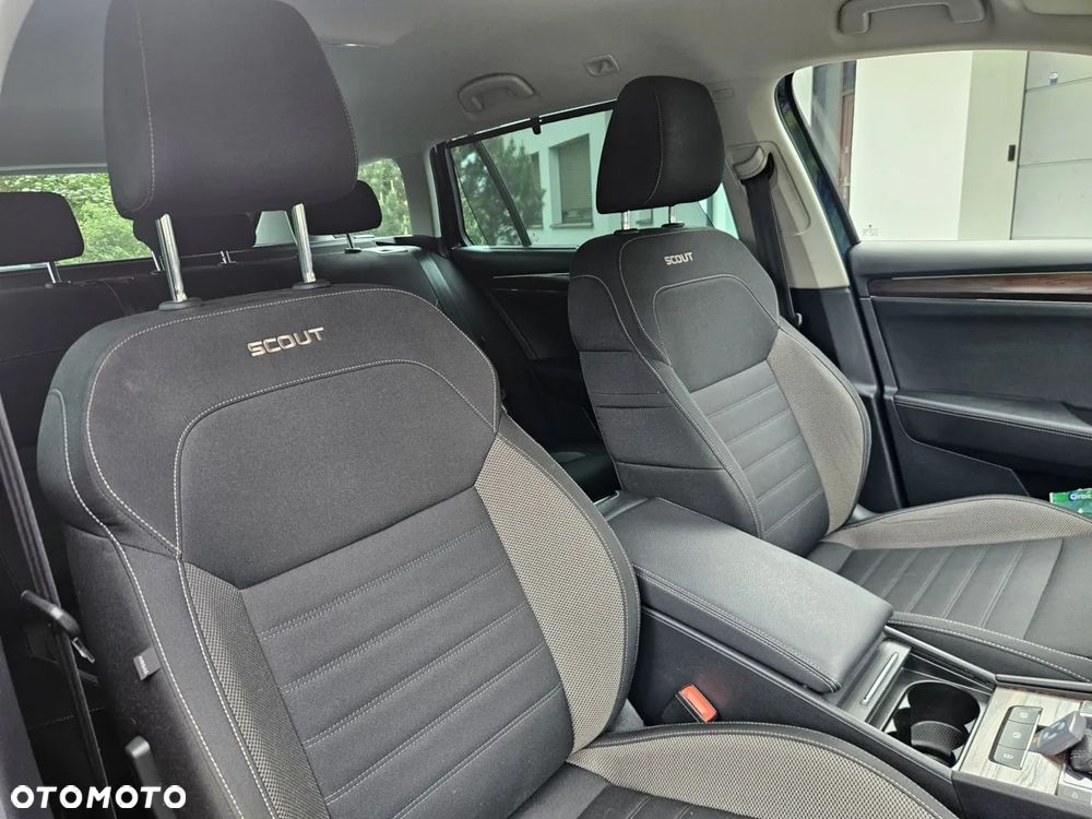 Skoda Superb 2.0 TDI SCR 4x4 Scout DSG - 9
