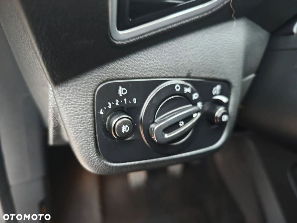 Ford Kuga 2.0 TDCi 2x4 Titanium - 20