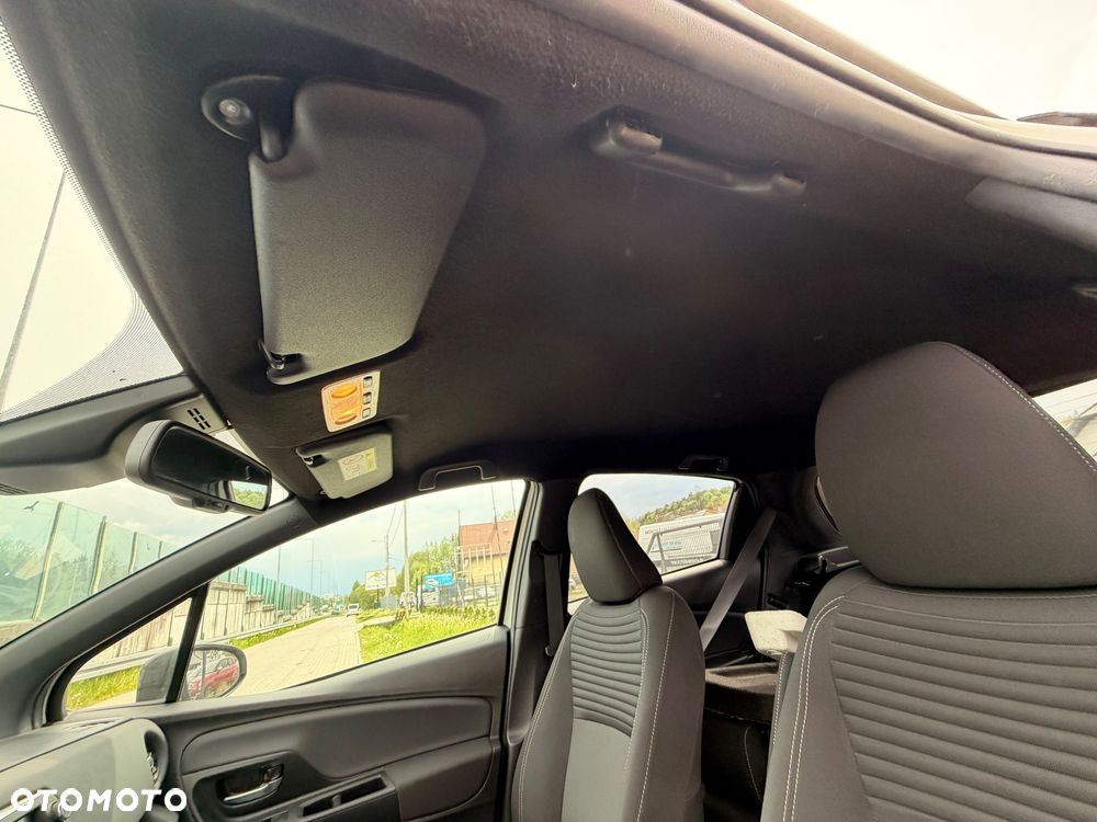 Toyota Yaris Hybrid 100 Business Edition - 24