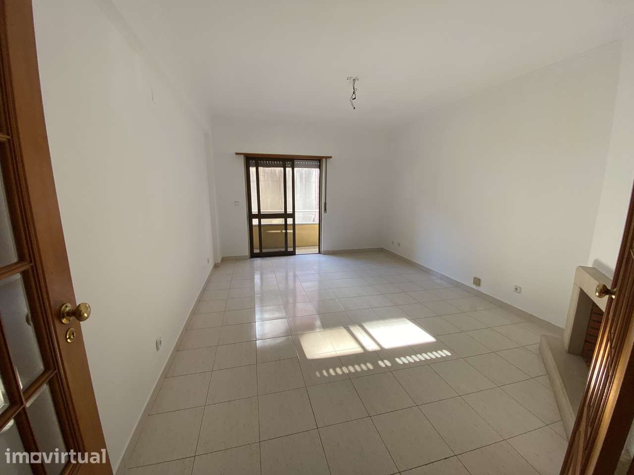 Excelente apartamento de 3 assoalhadas, com parqueamento. - Grande imagem: 2/13