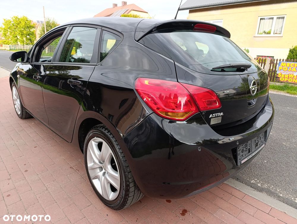 Opel Astra 1.6 Design Edition - 2