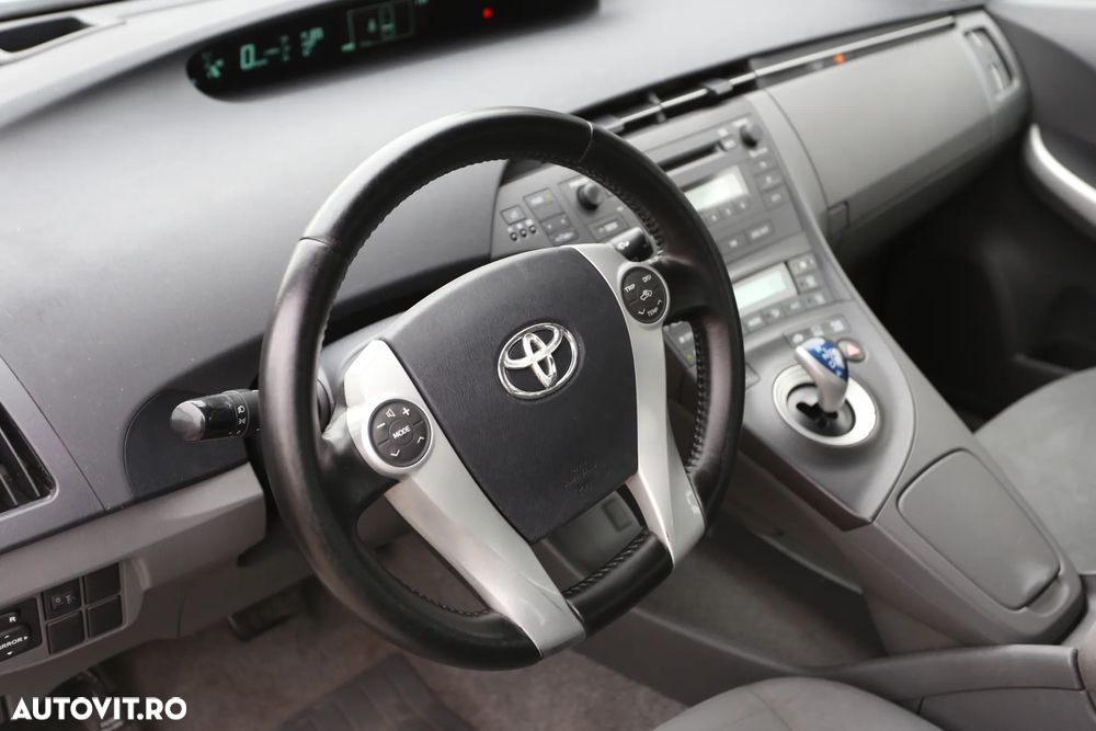 Toyota Prius (Hybrid) Sol - 10