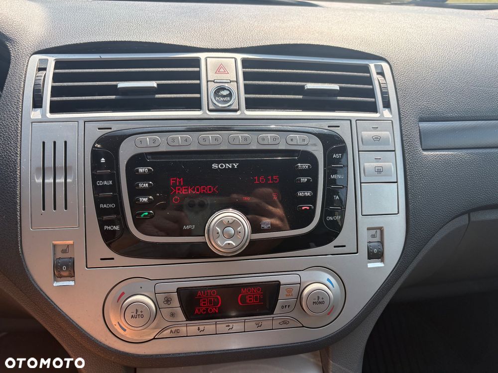 Ford Kuga 2.0 TDCi 2x4 Titanium - 25