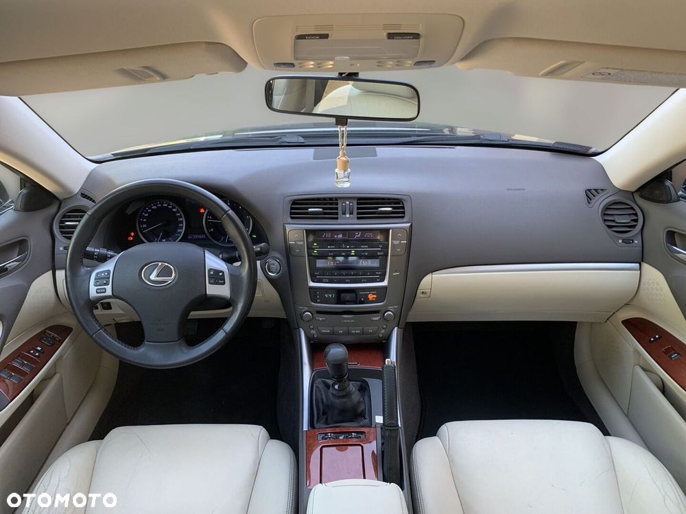 Lexus IS 220 D Elegance - 3