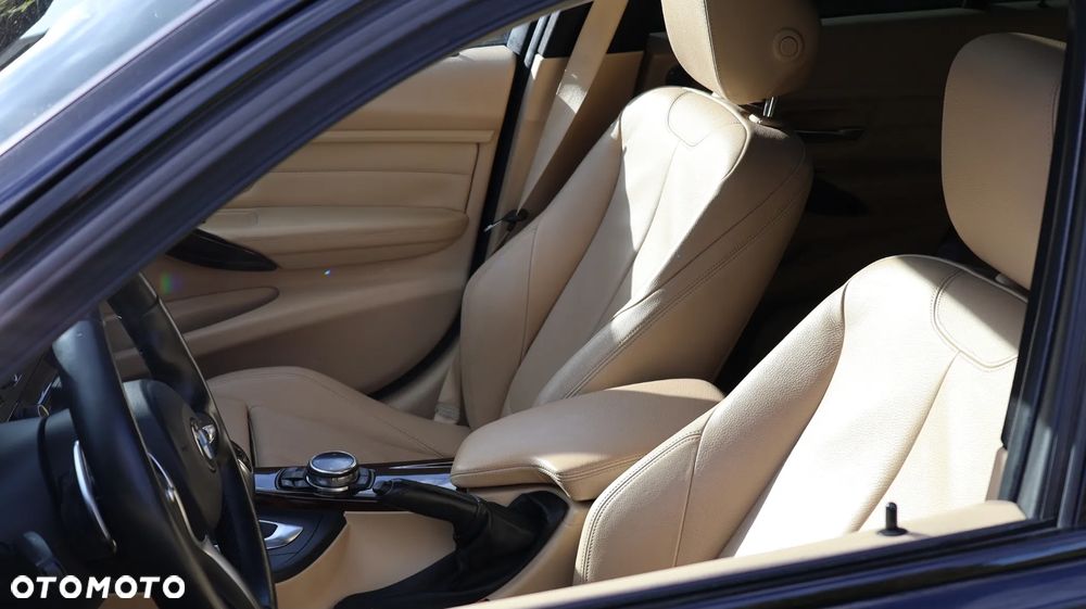 BMW Seria 3 335i xDrive M Sport - 22