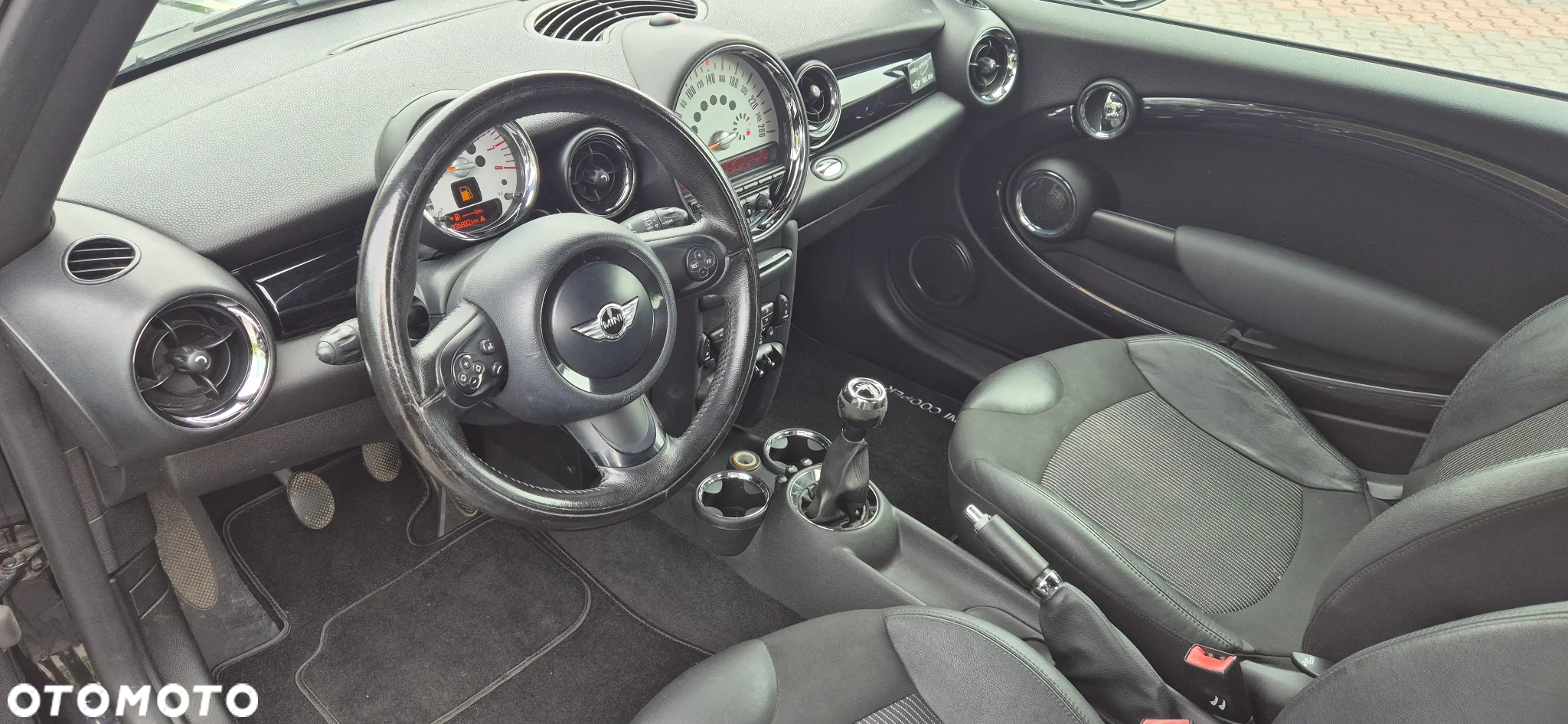 MINI Cooper Standard - 5