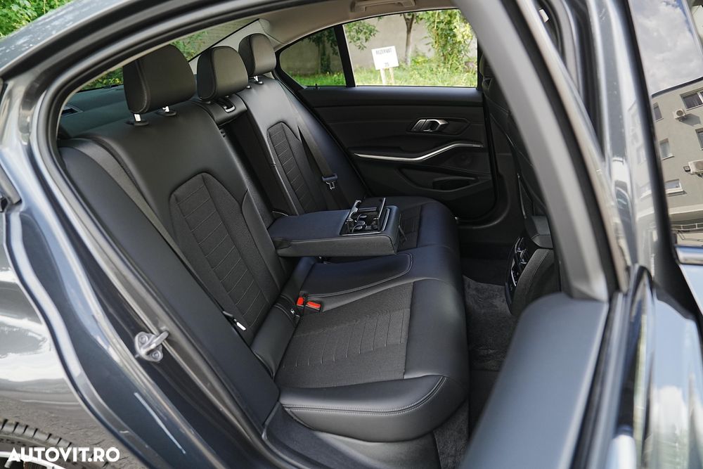 BMW Seria 3 330e Aut. Sport Line - 25