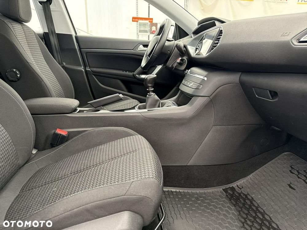 Peugeot 308 - 25