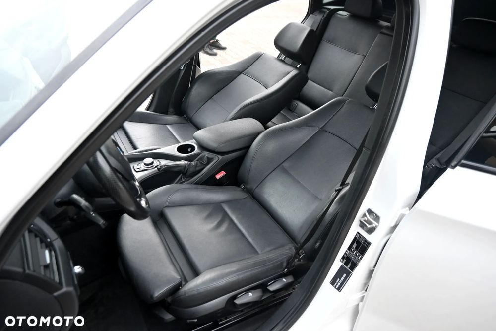 BMW X1 sDrive20d Sport Line - 32