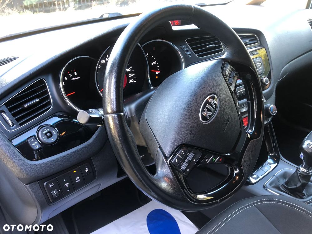 Kia Ceed 1.6 CRDi 128 Dream Team Edition - 23