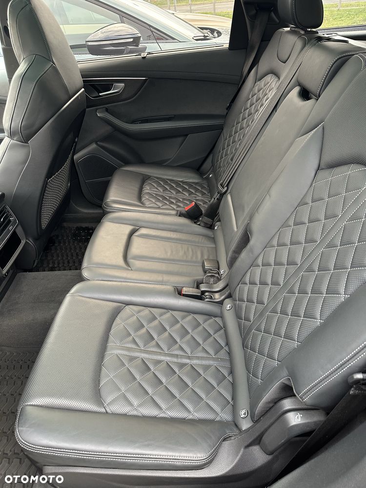 Audi SQ7 - 7