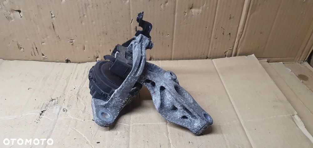 Łapa silnika poduszka Opel Vivaro B Trafic III 1.6 DCI 112101360R - 2