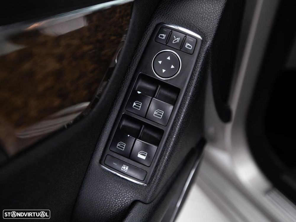 Mercedes-Benz C 200 — fotografia 12