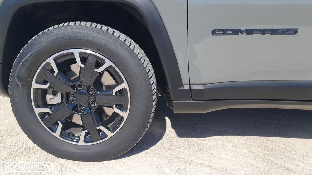 Jeep Compass - 27