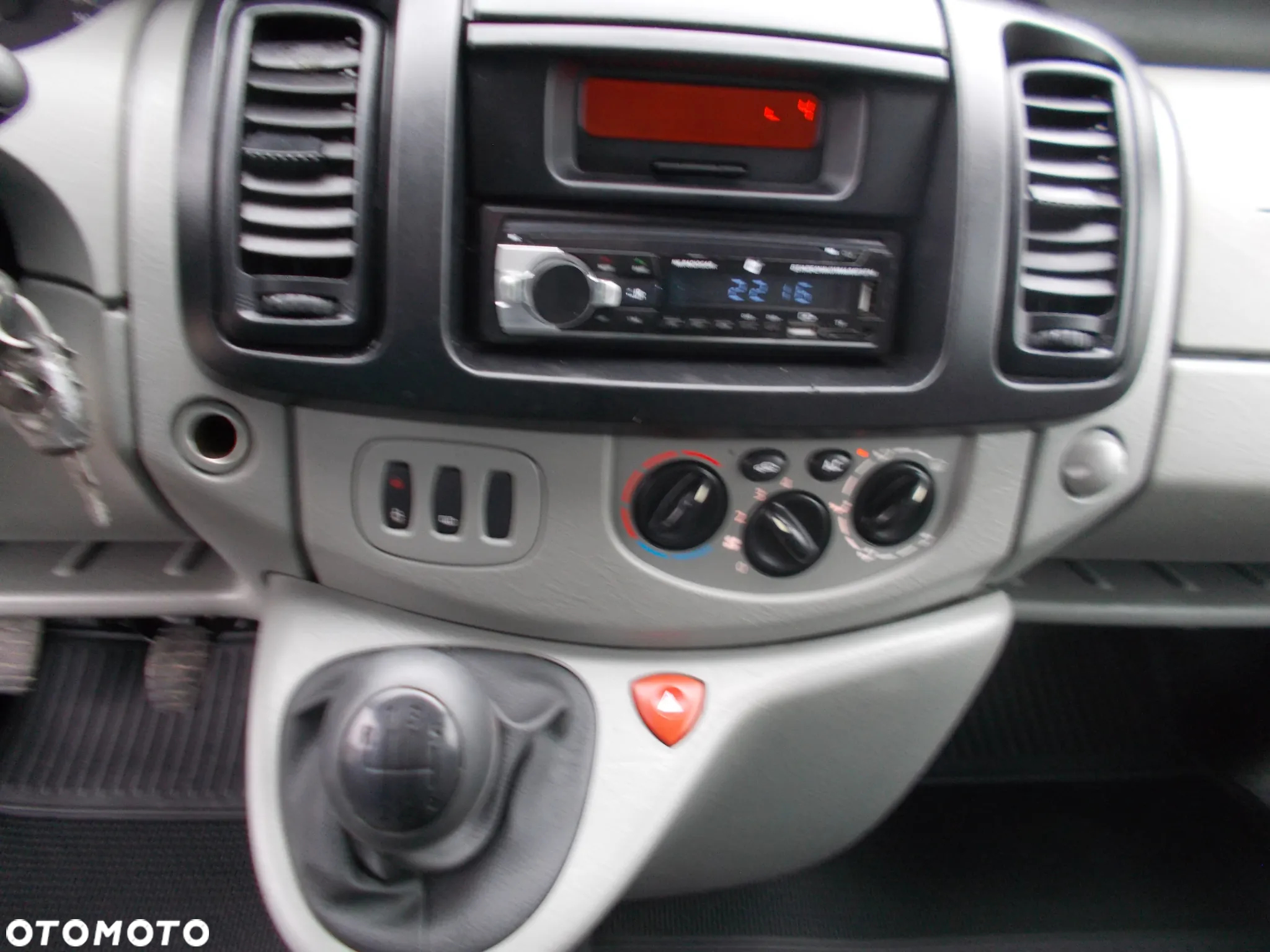 Renault Trafic Long 5-Osób - 10