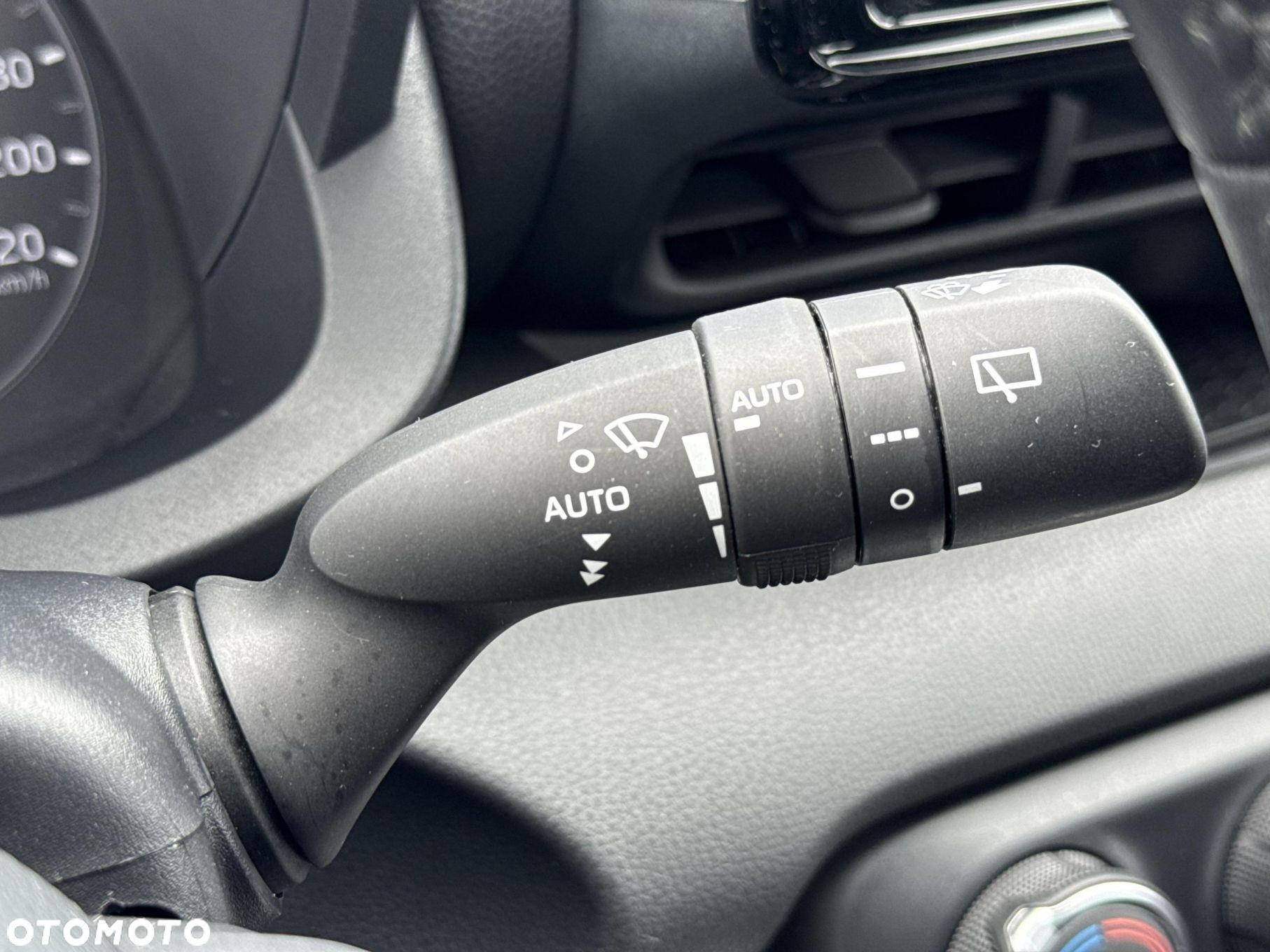 Toyota Yaris - 24