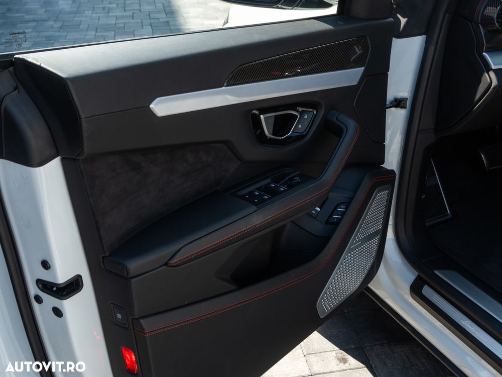 Lamborghini URUS - 32