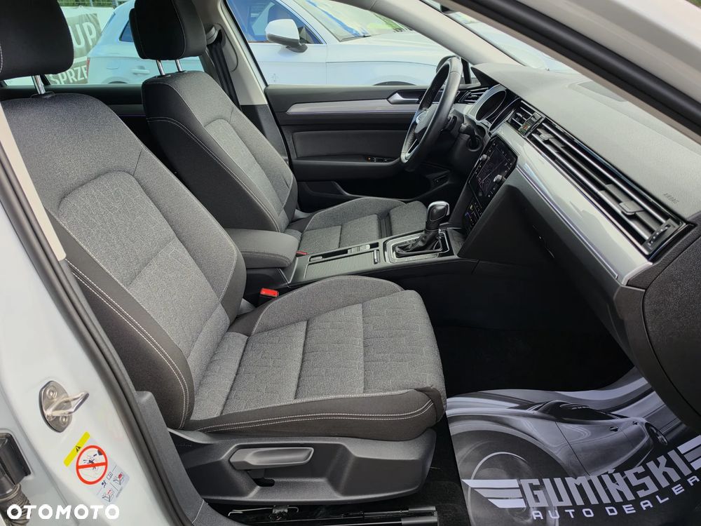 Volkswagen Passat Variant 2.0 TDI SCR DSG Conceptline - 24