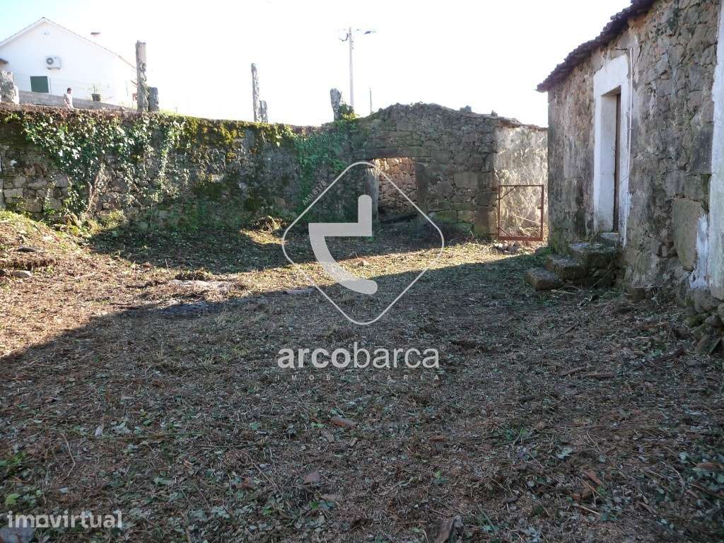 Quintinha com dois edificados, para restauro, com 7000m2 de terreno - - Grande imagem: 5/21