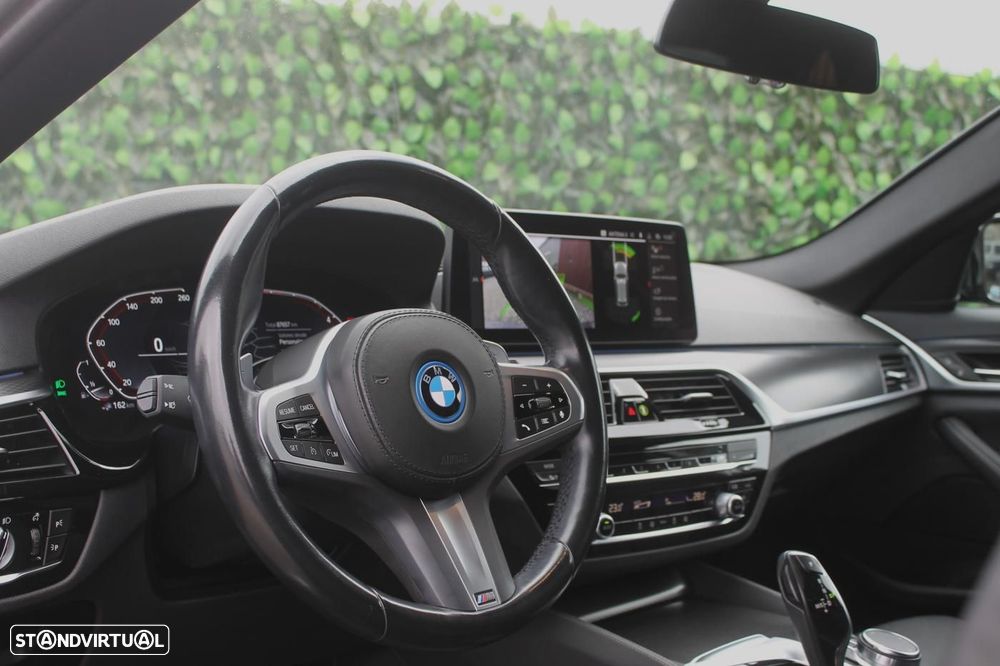 BMW 530 e Pack Desportivo M - 18