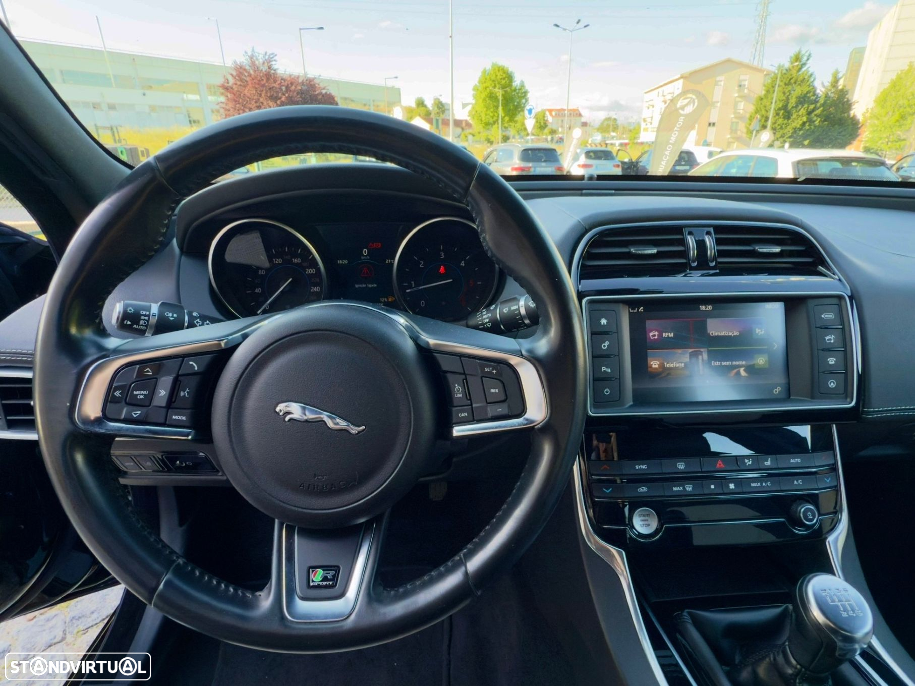 Jaguar XE 2.0 D R-Sport - 9