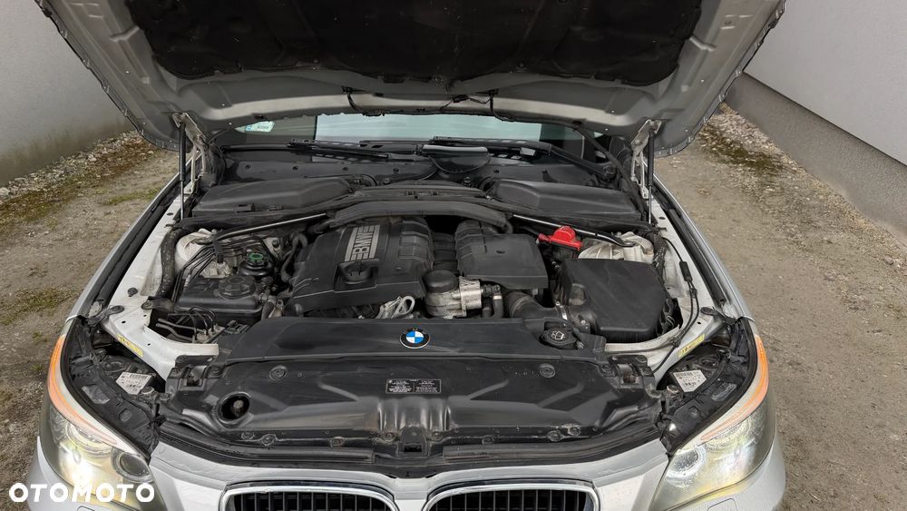 BMW Seria 5 520i - 22