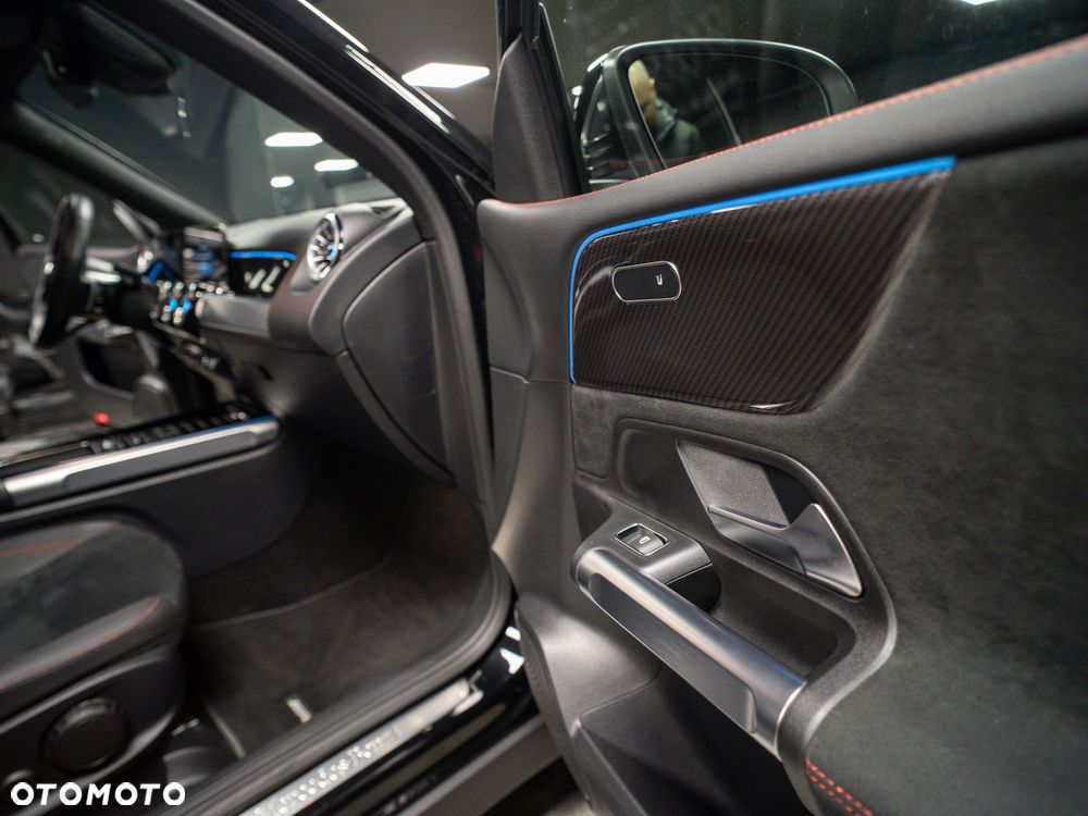 Mercedes-Benz GLB 200 AMG Line 7G-DCT - 34