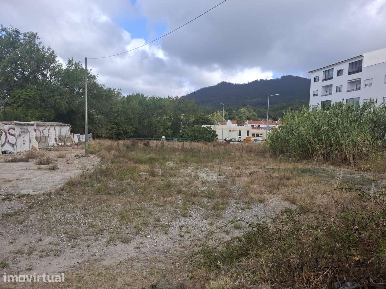 Terreno com projeto aprovado 2 moradias T3 Unifamiliares Linhó - Grande imagem: 2/13