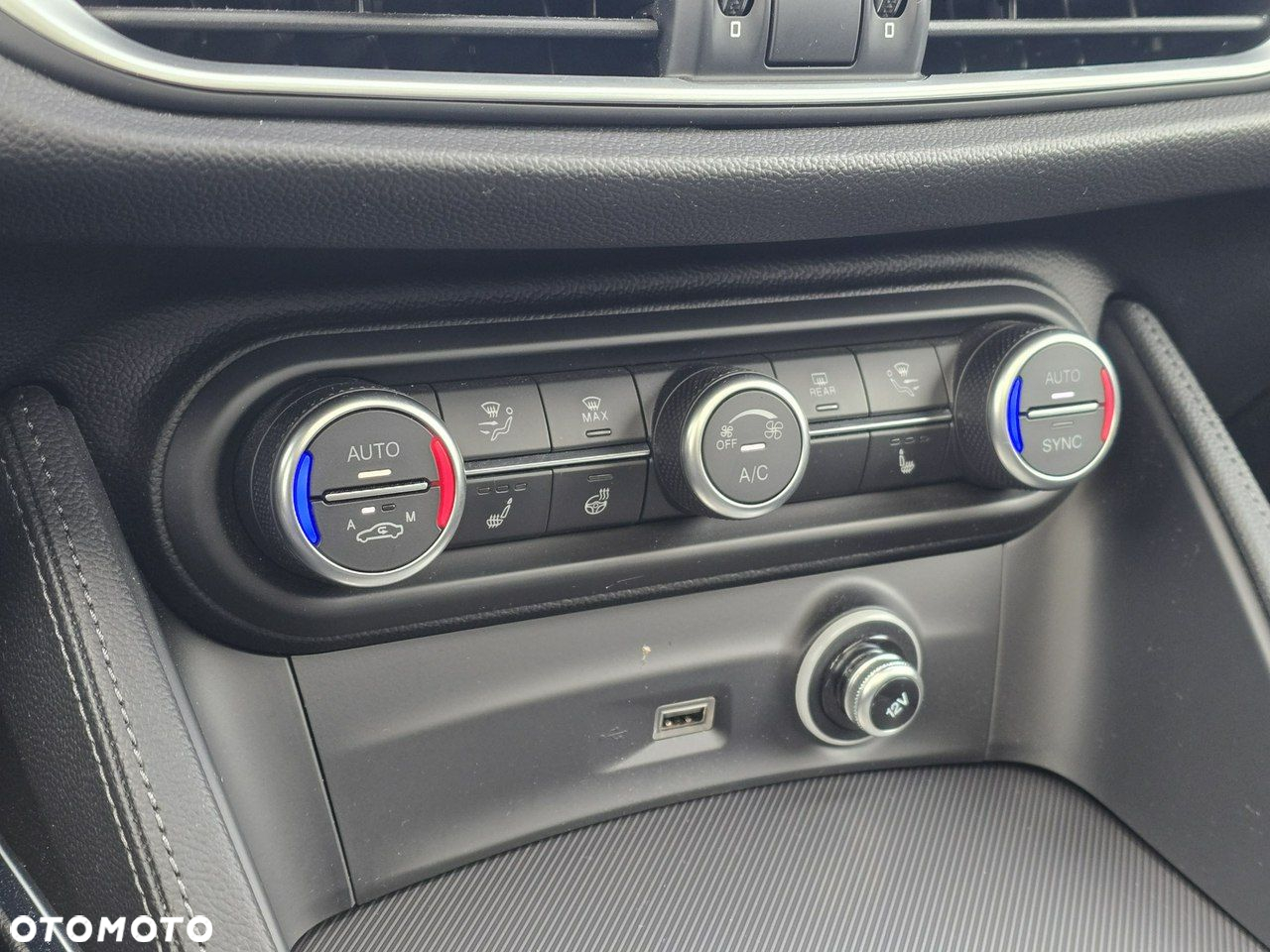 Alfa Romeo Stelvio - 12